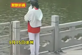 江苏：女子买鱼准备放生，好心祈祷半小时后，鱼儿不幸缺氧身亡图片
