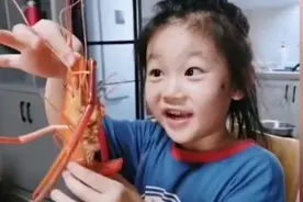 7岁萌娃操心舅舅的“婚姻大事”，竟让老师嫁给舅舅，老师：好的图片