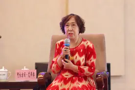 广场舞阿姨为家乡新变化打Call图片
