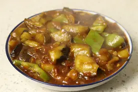 我家烧茄子从不油炸，掌握好诀窍，软嫩入味不吸油，比红烧肉好吃图片