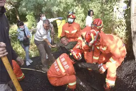 一车滚烫沥青倾泻而下 埋住骑车男子·追踪｜被沥青掩埋男子送医途中不幸身亡 这样的突发意外事故谁担责图片