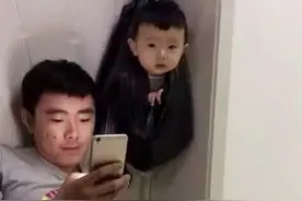 爸爸带娃的“沙雕日常”，孩子活着就好，这是如何全球统一的图片