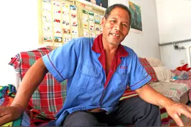 大叔养羊10年有奥妙，母羊繁殖率高年赚10万，到底有啥高招图片