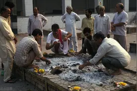 人去世后，体内的大便会如何处理？会放在体内一起火化吗？图片