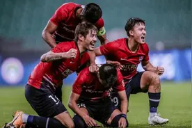 黄希扬制胜亚历山德里尼伤退，重庆1比0送青岛7连败图片