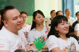 10年后的高中同学聚会，成差生聚集地？学霸不参加的原因有点现实图片