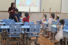 教育部明确了，中小学9月1日全面实施“5+2”模式，还有个好消息图片