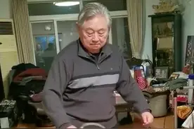 徐寅生化身“网红”带货乒乓神器，让你宅家也能练球技图片