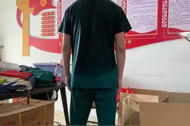近日，鄂州这对父子全网刷屏图片