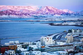 五花八门：雷克雅未克埃夏山的颜色图片