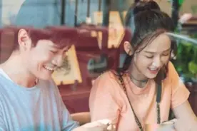 41岁陈乔恩不避嫌？与男闺蜜亲密行为遭质疑，霸气回应：滚一边去图片