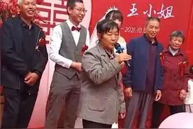 湖北婚礼现场，新郎母亲致辞亮了：没有车房没钱，亲情友情要长久图片