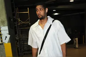 盘点一双鞋穿到老的NBA球星！塞弗洛沙西帝外，邓肯连配色都不换图片