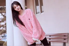 小黑裤已经失宠了！现在流行“打底裤”外穿，搭大衣、卫衣都好看图片