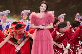 明星穿啥过国庆？仙女裙和红装是首选，刘涛难得温柔金晨喜庆少女图片