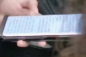 疑似华为Mate40 Pro真机再次曝光 双挖孔瀑布屏爱了图片