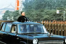 1984年邓小平大阅兵，这也是我国第一次公开展示国防力量以振国威图片