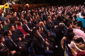 赵丽颖时尚资源太虐？金鹰奖穿过季礼服被嘲，宋茜周笔畅都是高定图片