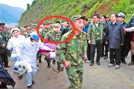 汶川大地震时，那位叫总理给他让路的“最牛士兵”，如今怎样了？图片