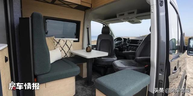 德国MAN轻客变身房车,2.0T+8AT有劲,坐在车尾还能随时烧烤野餐