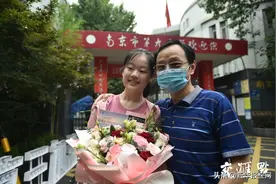 江苏近35万名考生结束高考：成人毕业典礼，开启新的人生旅程图片