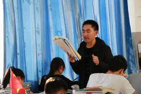 12年前那个“千里背疯娘上大学”的主人公怎么样了？图片
