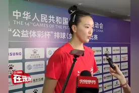 赛后，张常宁拥抱丁霞！张常宁挽救5个赛点，江苏女排赢得不容易图片
