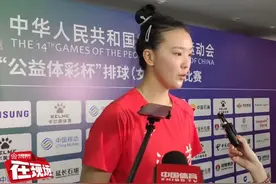 赛后，张常宁拥抱丁霞！张常宁挽救5个赛点，江苏女排赢得不容易图片