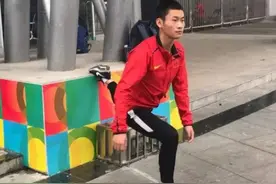 中国00后百米第一飞人诞生！打破34年纪录，霸气回应：还没尽全力图片