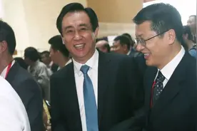 负债1.9万亿，每天利息2.4亿，许家印离“接班”贾跃亭还有多远图片