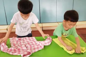 幼儿园老师教娃“擦屁股”，形象生动又实用，建议父母们学起来图片