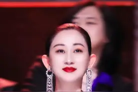 张丹露给老公赵文卓撑腰，气场强过蔡少芬，钻石耳环把耳朵拉变形图片