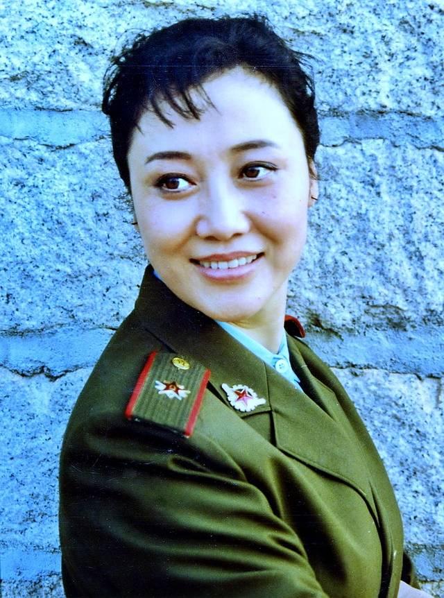 王丽云：演艺之路坎坷，坚决不复婚，将前夫当亲人刚刚好