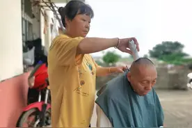 【暖新闻·江西2020】感动！16年如一日照顾残疾大伯哥，这位好弟媳做到了！图片