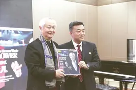 老伴去世后艺术家生活困顿，时隔三年再婚，娶小18岁娇妻生活幸福图片