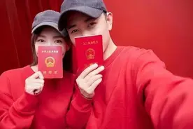 与罗晋分手嫁大21岁富豪，生龙凤胎奖一架飞机，被43岁老公宠上天图片