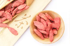 喝水还感觉口干，要注意了！试一试用枸杞视频封面