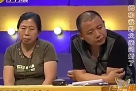 父亲和保姆结婚，场上儿女们坚决反对，说出真相儿子当场下跪道歉图片