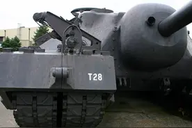 T95超重型坦克，战斗力达到什么水准？看它的四条履带就知道了图片