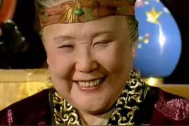 贾母赐菜：果子狸给宝玉，鸡髓笋送黛玉，半碗剩粥给患血崩的凤姐图片