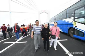 芜湖长江三桥迎来首个开放日 6000余位市民领略大桥风采图片