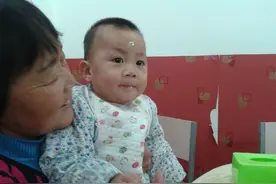 宝宝才8个月就肠坏死，都怪婆婆冲的奶粉，冲奶粉误区要了解图片