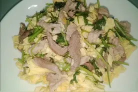 家庭小炒，鸡蛋炒肉丝，咸香可口营养又美味，大人小孩都喜欢吃图片