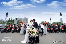 洛阳一骑手骑电动车结婚，特地选在儿童节，因为“想把她宠成小朋友”图片