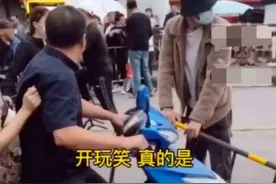 张国立拍戏封路引不满，市民不顾阻拦强行通过，现场曝光冲突不断图片