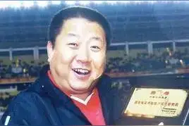 他是喜剧大师、首位相声界影帝，搭档冯巩12年，年仅48岁去世！图片