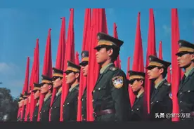 中国的90年代，公安干警，给了小孩100元，相当于多少钱？图片