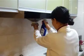 住家保姆面对雇主各种无理的要求能忍多久？50岁保姆：忍无可忍图片