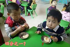 幼儿园一个苹果分“四份”，宝妈不满：三千学费吃不到整个苹果？图片