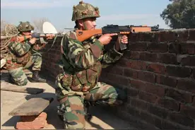 印度突然开火，打响第一枪！巴铁凌厉反击重炮猛轰！印方损失惨重图片